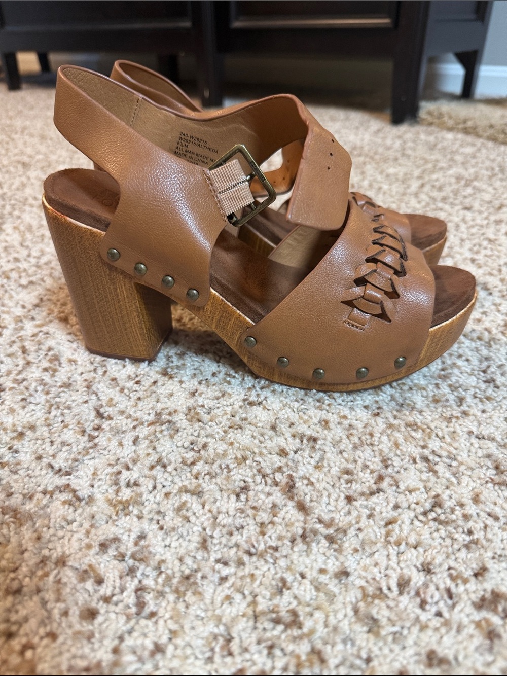 Women’s Tan Leather Platform Sandals with Braided Accent